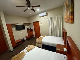 La Lola Hotel & Suites