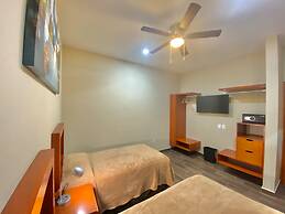 La Lola Hotel & Suites