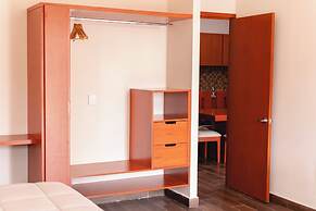 La Lola Hotel & Suites