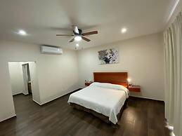 La Lola Hotel & Suites