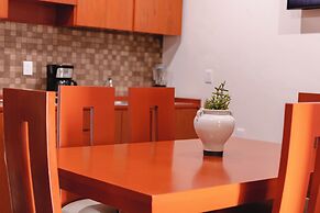 La Lola Hotel & Suites