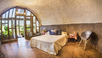 Caliu Earthship Ecolodge