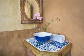 Caliu Earthship Ecolodge