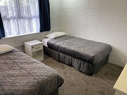 Aaron Court Motel