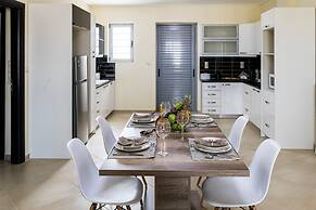 Thresh Apartments Airport by Airstay