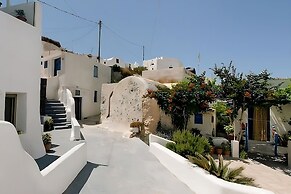 Arvanitis Cave Village