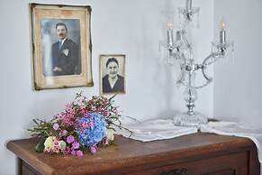 Arvanitis Cave Village