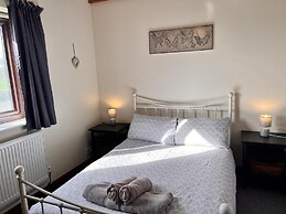 4 Bedroom Detached Farmhouse Mountain Views