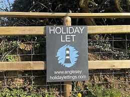 4 Bedroom Detached Farmhouse Mountain Views