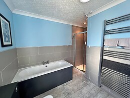 4 Bedroom Detached Farmhouse Mountain Views