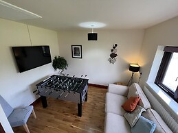 4 Bedroom Detached Farmhouse Mountain Views