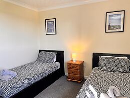 4 Bedroom Detached Farmhouse Mountain Views