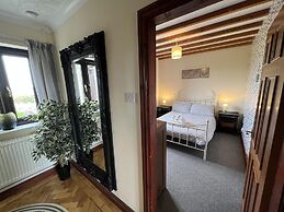 4 Bedroom Detached Farmhouse Mountain Views