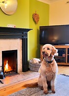 4 Bedroom Detached Farmhouse Mountain Views