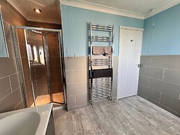 4 Bedroom Detached Farmhouse Mountain Views