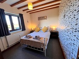 4 Bedroom Detached Farmhouse Mountain Views