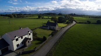 4 Bedroom Detached Farmhouse Mountain Views