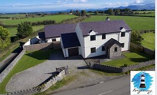 4 Bedroom Detached Farmhouse Mountain Views