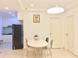 Modern Apartment in Scenic Valley Phu My Hung D7