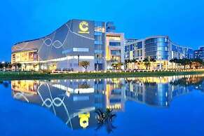 Modern Apartment in Scenic Valley Phu My Hung D7