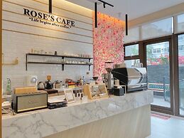 Champ de Roses Hotel