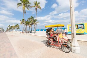 682 Hollywood Beach City View