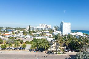 682 Hollywood Beach City View