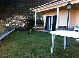 Lovely Sea View 3-bed House in p Delgada, Madeira