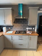 Modern 4 Bedroom Detached House in Cardiff