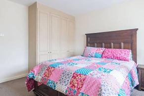 Modern 4 Bedroom Detached House in Cardiff