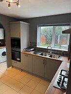 Modern 4 Bedroom Detached House in Cardiff