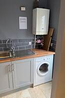 Modern 4 Bedroom Detached House in Cardiff