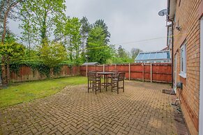 Modern 4 Bedroom Detached House in Cardiff