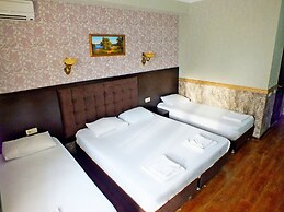 Leonidas Hotel