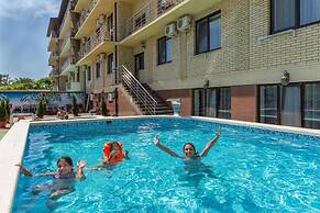 Leonidas Hotel