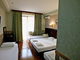 Leonidas Hotel