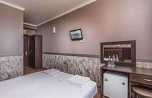 Leonidas Hotel