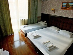 Leonidas Hotel