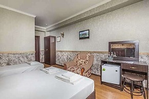 Leonidas Hotel