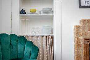 The Doctors Hoose Street Parking