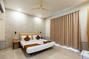 Aadat Hotel Subhash Chowk Gurgaon