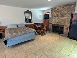 Cedarvale Cabins at Turner Falls