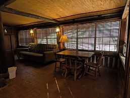 Cedarvale Cabins at Turner Falls