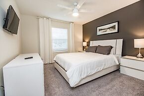 4 Bdrm With Private Pool