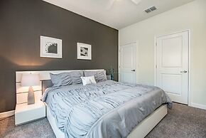 4 Bdrm With Private Pool