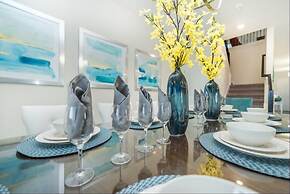 Luxury Lake View 8 BR Villa With Games Room