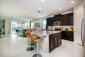 Brand New 7 Bedroom Private Pool Near Disney