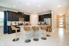 Brand New 7 Bedroom Private Pool Near Disney