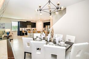 Brand New 7 Bedroom Private Pool Near Disney