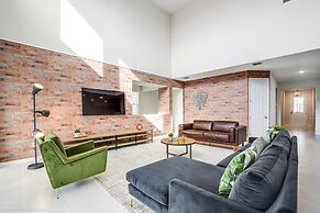 Luxury 6 Bed Villa With Saltwater Pool & Spa